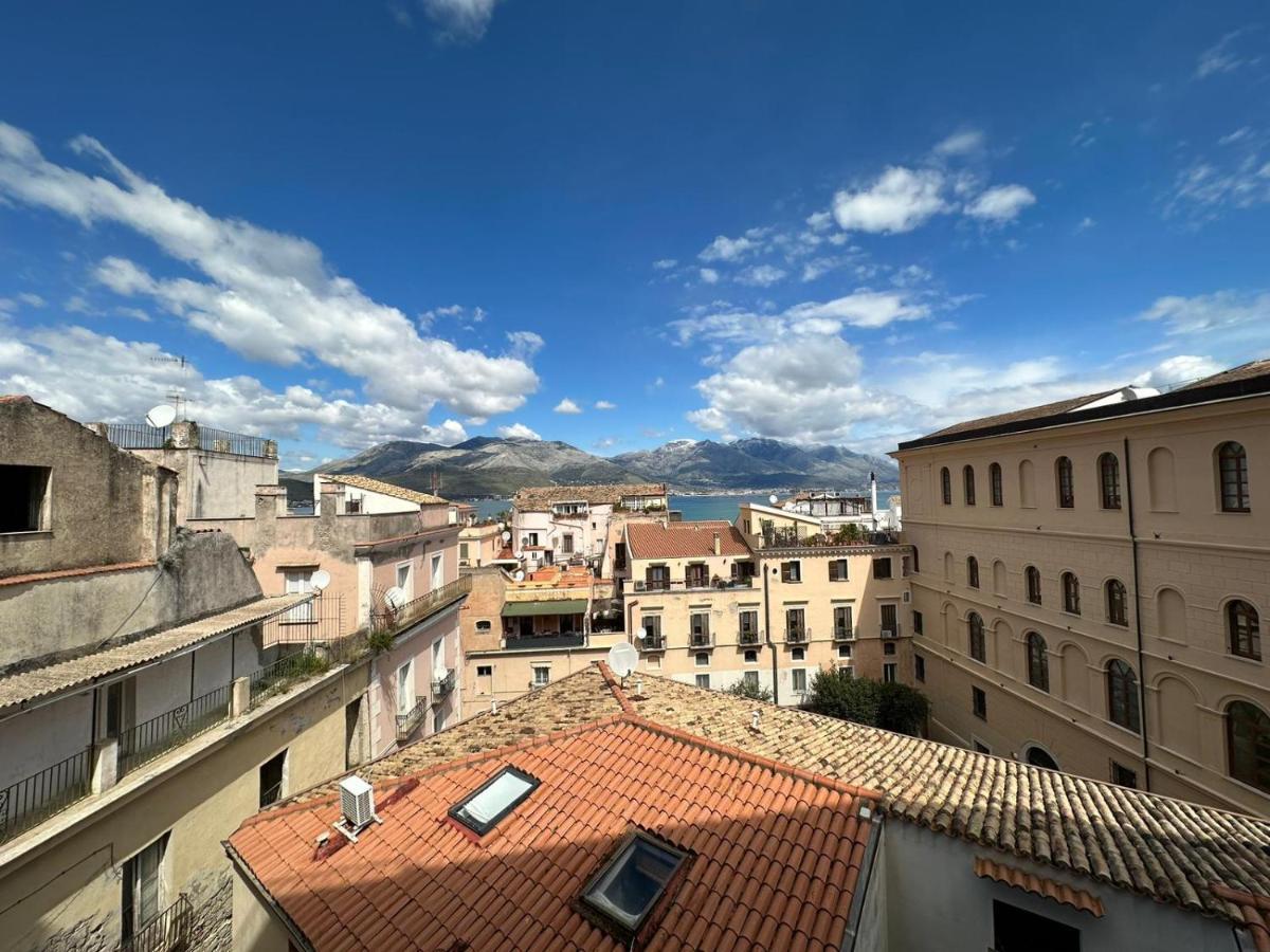La Finestra Sul Duomo Apartment กาเอตา ภายนอก รูปภาพ